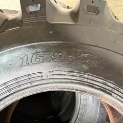 バリ溝 ダンロップ EM136A タイヤショベル用 スノータイヤ 16.9-24 12PR チューブレス 4本セットの画像