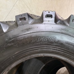 バリ溝 ダンロップ EM136A タイヤショベル用 スノータイヤ 16.9-24 12PR チューブレス 4本セットの画像