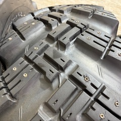 バリ溝 ダンロップ EM136A タイヤショベル用 スノータイヤ 16.9-24 12PR チューブレス 4本セットの画像