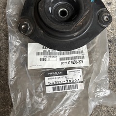 NV200バネットフロント右アッパーマウント