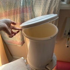 蓋付き　ゴミ箱