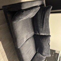 ［0円］2人掛けモダンソファ ブラックスチール脚 ホテルライク 高級感