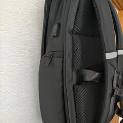 【美品】ゲオ　USBポート付きリュックの画像