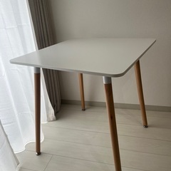 【6/25まで】70cm×70cm正方形テーブル の画像