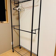 【美品】Amazonベーシック ハンガーラック 2段 洋服ラック 耐荷重181kg 頑丈 キャスター付き 棚付き 耐荷重181kg, 幅91.4 x 奥行35.6 x 高さ182.9 cm, ブラックの画像
