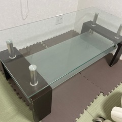 ガラステーブル大きめ