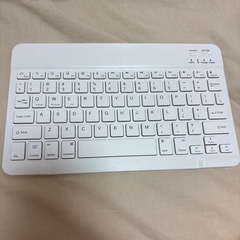 ipadケースとワイヤレスキーボードの画像