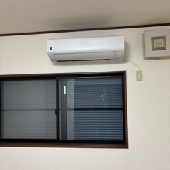 エアコン取り付け手元作業員