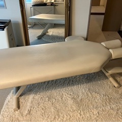 施術用ベッドの画像