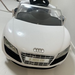 アウディー　自走式玩具