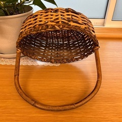 籐・ラタン　持ち手付きカゴの画像