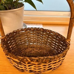 籐・ラタン　持ち手付きカゴの画像