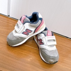 New Balance 996 ベビーシューズ グレー/ピンクの画像
