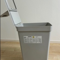 【無料】IKEA HALLBAR  ホルバル ふた付きゴミ箱 - 35Lライトグレー の画像
