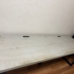 4口電源付きモルタル風長机の画像