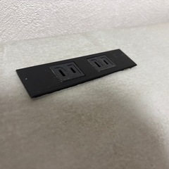 4口電源付きモルタル風長机の画像