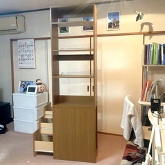 机の横に置くと便利な引き出し付き本棚