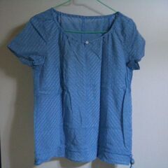 中古のブラウスです