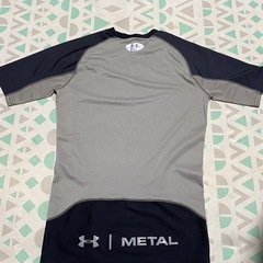 Under Armour （アンダーアーマー）METAL 半袖インナーウェア（L）【値下げ交渉可】の画像