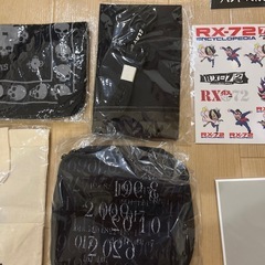 GLAYのCDやDVDについてきたステッカー（シール）、函館で昔購入したラッキーピエログッズ、ライブの銀テープなどの画像