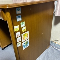 子供机　キャビネット　椅子の画像