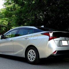 車検満タン 令和1年式 プリウス 後期 セーフティセンス 衝突軽減ブレーキ レーダークルーズ ナビ フルセグTV Bluetooth バックモニター スマートキー 黒本革シート LEDライト LEDフォグ ETCの画像