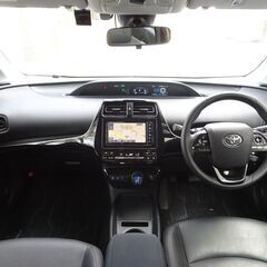 車検満タン 令和1年式 プリウス 後期 セーフティセンス 衝突軽減ブレーキ レーダークルーズ ナビ フルセグTV Bluetooth バックモニター スマートキー 黒本革シート LEDライト LEDフォグ ETCの画像