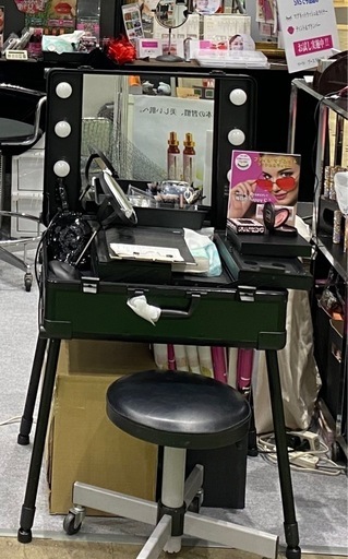 スーツケース型移動ドレッサー