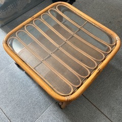 籐のテーブル
