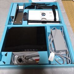 Wii(黒)とソフト1本の画像