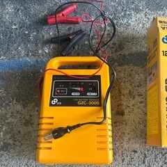 12Vバッテリー充電器の画像