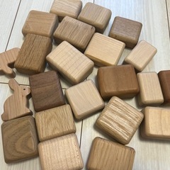 天然木の積み木の画像