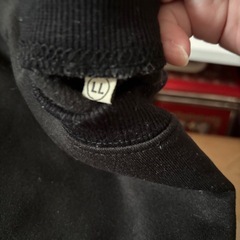 黒のトレーナー上下の画像