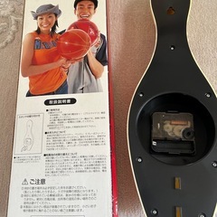 ボーリングのデザインの時計。ラウンド1の商品です。掛け時計にも置き時計にもできます。ラウンド1ファンの方には最高‼︎だと思います。の画像