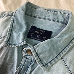 Bershka レギュラーフィット シャツ ライトブルーの画像