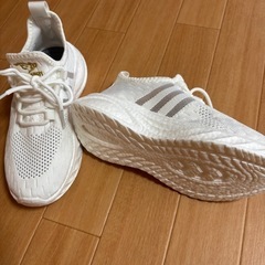 新品スニーカーの画像