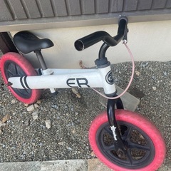 ストライダーとおもちゃカー