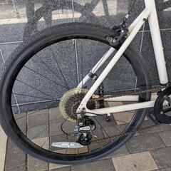 【近隣配送無料！】tern clutch クロスバイク 自転車 ホワイトの画像
