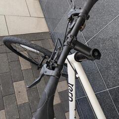 【近隣配送無料！】tern clutch クロスバイク 自転車 ホワイトの画像