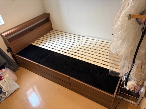 (マットレス付き)セミダブル　ベッドフレームのみ