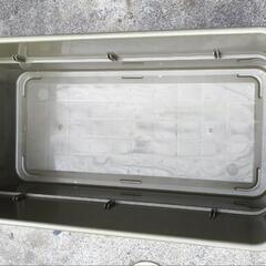 984-①.カーゴトランク（70L）+木製テーブル+メラミンテーブル
の画像