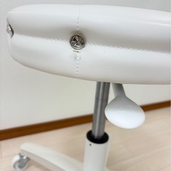 アイラッシュサロン　椅子　キルティングスツールの画像