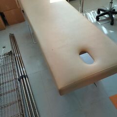 【6月末まで出品】施術ベッド　エステ　整体　