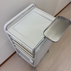 アイラッシュサロン　ワゴン　キルティングワゴンホワイトの画像