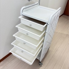 アイラッシュサロン　ワゴン　キルティングワゴンホワイトの画像
