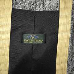 VALENTINO ネクタイ シルク100% ハンドメイドの画像