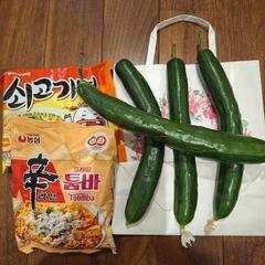 5分前収穫キュウリと韓国ラーメン