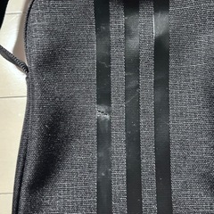 adidas ショルダーバッグの画像
