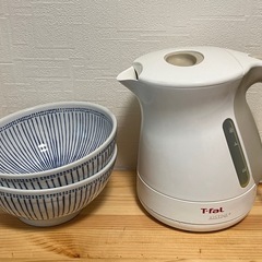 キッチン用品　電気ケトルとどんぶり
