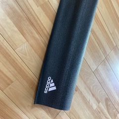 adidasヨガマットの画像